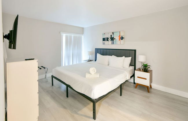 Artrageous on the river By RocketStay - Photo 31