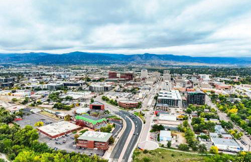 Memorial Row Downtown Escape w Mountain Views - Foto 47