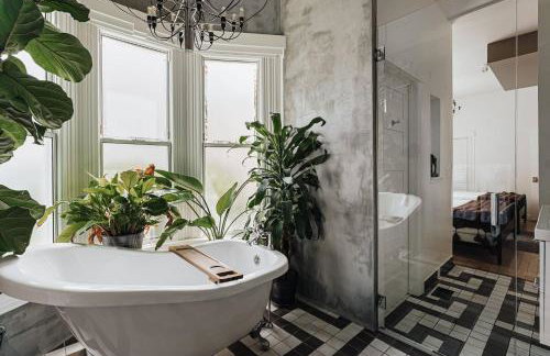 Luxe Victorian Retreat • Walk to Downtown - Foto 66