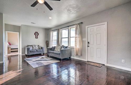 Peaceful Atascosa Home with Balcony and Deck! - Foto 4