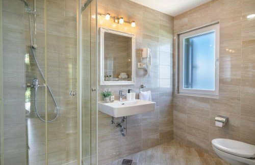 Villa with Sea View - Private Heated Pool - Foto 50