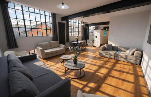 Central Apt With Balcony - Walk to Bars & Stations - Foto 6