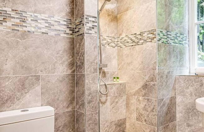 Delightful Holiday Home With sea Views and Hot Tub - Photo 28