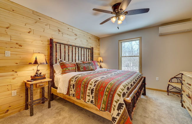 Over the Top Lodge by Avantstay Hot Tub, Shared Pool, Beach/lake Access - Foto 1