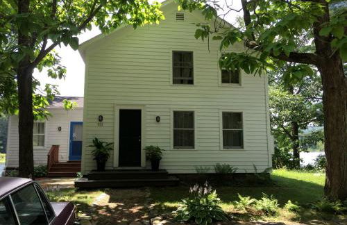 Riverfront Cabin with Beautiful Views of Housatonic River in Great Barrington, Massachusetts - Foto 9