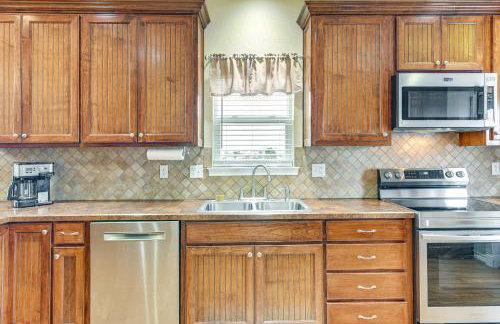 Walk to Beach! Bayfront Coastal Gem in Gilchrist - Foto 7