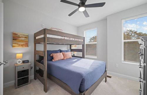 NEW Luxury Condo, Rooftop Terrace, EV Charger! - Foto 50