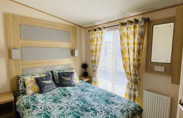 RJ Luxury caravan hire 2 with Hot Tub - Foto 11