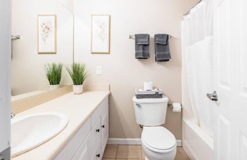 Downtown 2BR | Walk to Venues, Play house Square - Foto 29