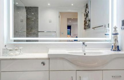 Spacious 2-Bedroom Apartment near Canary Wharf - London Ideal for Business, Leisure & Long Stays - Foto 15