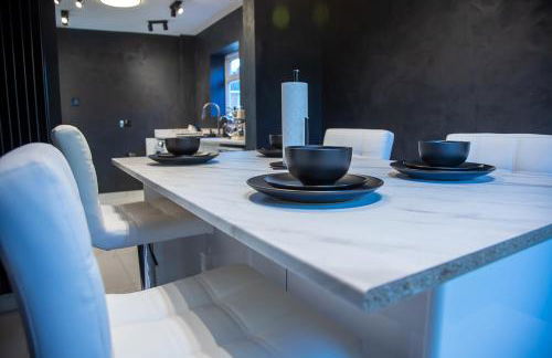 Villa Emma - Modern Bungalow with EV Point, Free Parking & Workspace - Photo 5