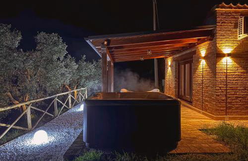 Private Pool & Jacuzzi with View by Host Hero - Foto 6