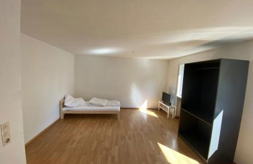 Wohnung mit 8 Einzelbetten - Monteure - Küche und Parkplatz - zentrale Lage - Foto 2