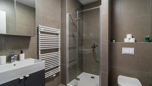 Flexible SelfCheckIns 67 - Zagreb - Loggia - Brand New - Luxury - Garage - Foto 4, Shower