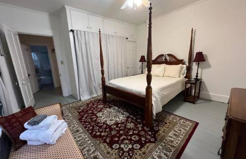 Madison Manor II by the River Hot Tub Downtown - Foto 13