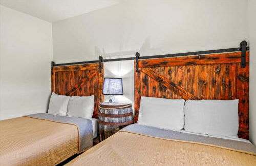 TN Whiskey Cabin- Lake and Mtn Views- Covered Deck- Game Room- Pool Table- Pets - Foto 19