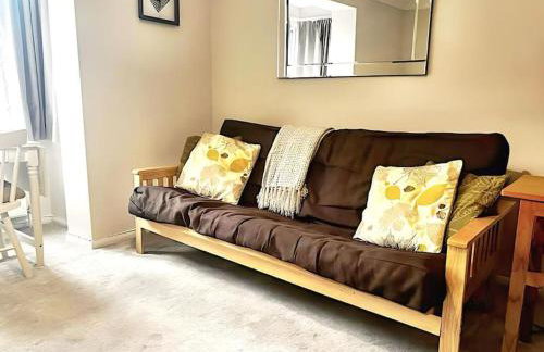 Apartment in Epsom With Free Parking - Photo 5