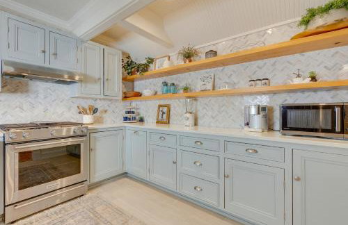 Luxe Fairhope Home with Covered Patio Walk to Bay - Foto 13