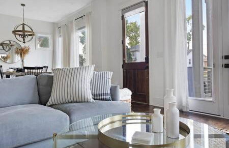 The Maple House - Huge Backyard & Mins to Broadway - Foto 22