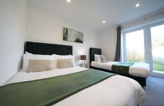 Heathrow Charge and Go - Photo 14