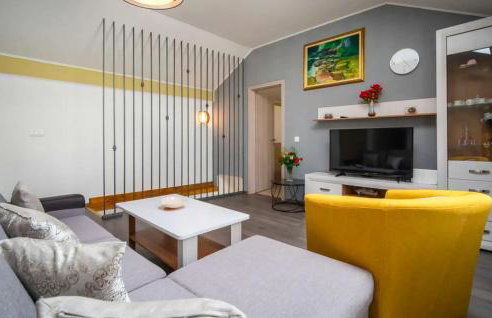 2 Bedroom Gorgeous Apartment In Veli Brgud - Photo 3