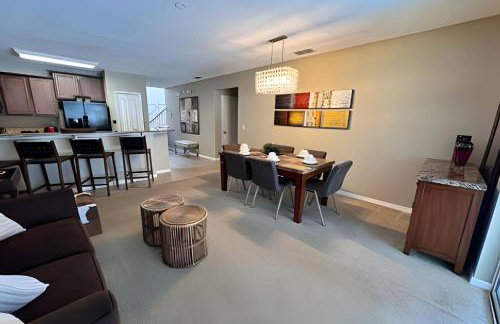 New to Market Spacious Private Pool Retreat - Foto 28