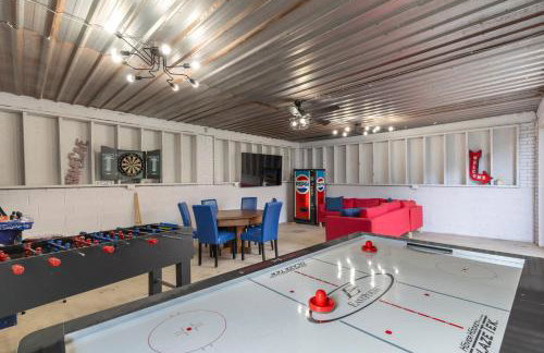 Business in Front and Fun in the Back Pets too - Photo 31