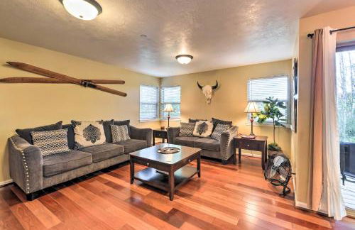 Near Skiing and Hiking Inviting Retreat in Victor! - Photo 5