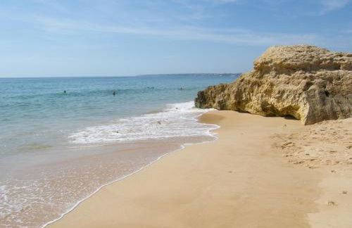 Luxurious first floor apartment with balconies overlooking pool and gardens. - Foto 48