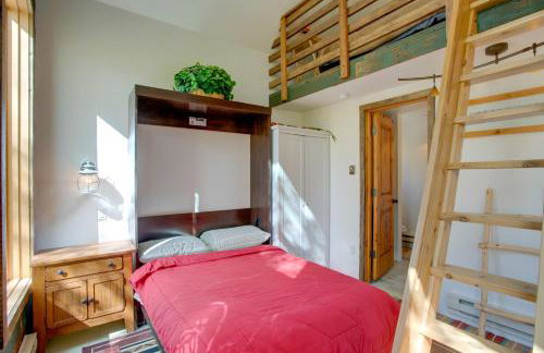 Colorful Cabin w/ Teepee, Fire Pits & Mtn Views! - Foto 11