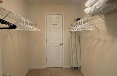 3 Bedroom Villa with Poolside Cinema and Games Room Close to theme Parks sleeps 6 - Photo 19