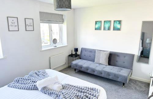 Luxury 4 Bed House - Free Parking - Contractors - Relocators - Foto 18