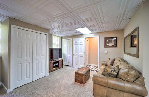 Woodsy Mountain-View Getaway with Hot Tub! - Foto 19