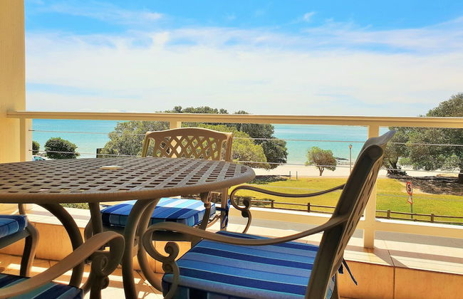 Gold Water - Photo 1