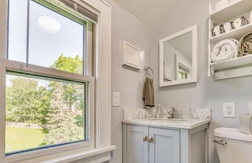 Charming Lake Mills Home Near Rock Lake and Beach - Foto 16