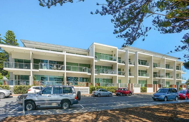 Breeze Beachfront Apartment no 1 - First Floor - Photo 8