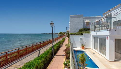 First Row Beach Villa - Photo 3