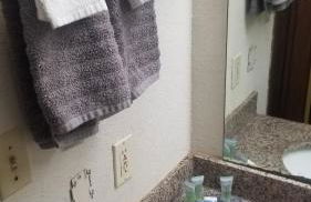 OSU King Bed Hotel Room 111 Booking - Foto 10