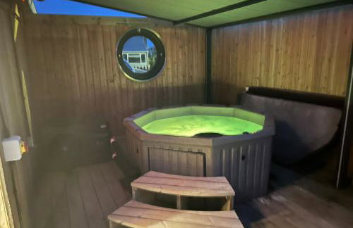 Humberston Boathouse Lodge & Hot Tub - Cleethorpes Beach Cabin Chalet - Foto 29