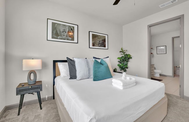 Ebony Ivory Midtown King Bed - Foto 37