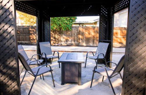 Family Friendly Southwest Bakersfield Retreat with Jacuzzi and Fenced Yard - Photo 4