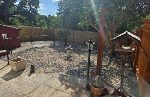 Bristol 2-Bed Bungalow Sleeps 4 Parking - Foto 26