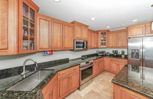 Heated Pool Home - Perfect Location - Walk to Beach, Restaurants and More! - Foto 7