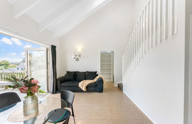 A Home away from Home - Netflix -Parking - Foto 13