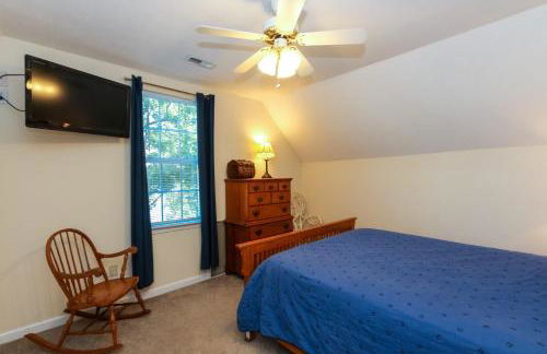 House #10 Paradise Found (pet friendly) private pier - Photo 9