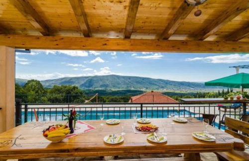 Breathtaking Scenic Villa with Pool - Photo 17