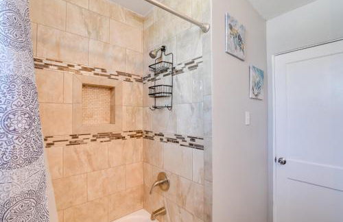 Deck and Shared Hot Tub Apt 3 Mi to Dtwn Galveston! - Foto 18