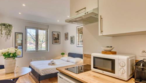 Le Basalte - Lumineux studio - parking privé - wifi - proche métro B - Foto 2