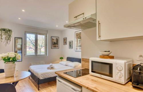 Le Basalte - Lumineux studio - parking privé - wifi - proche métro B - Foto 2