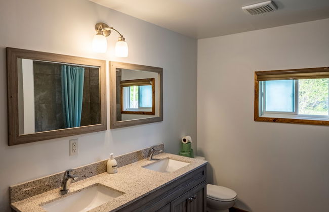 RARE FIND - 6 bdrm Very Private Cottage on 10 acres, Hot Tub, BBQ, Petfriendly - Foto 11